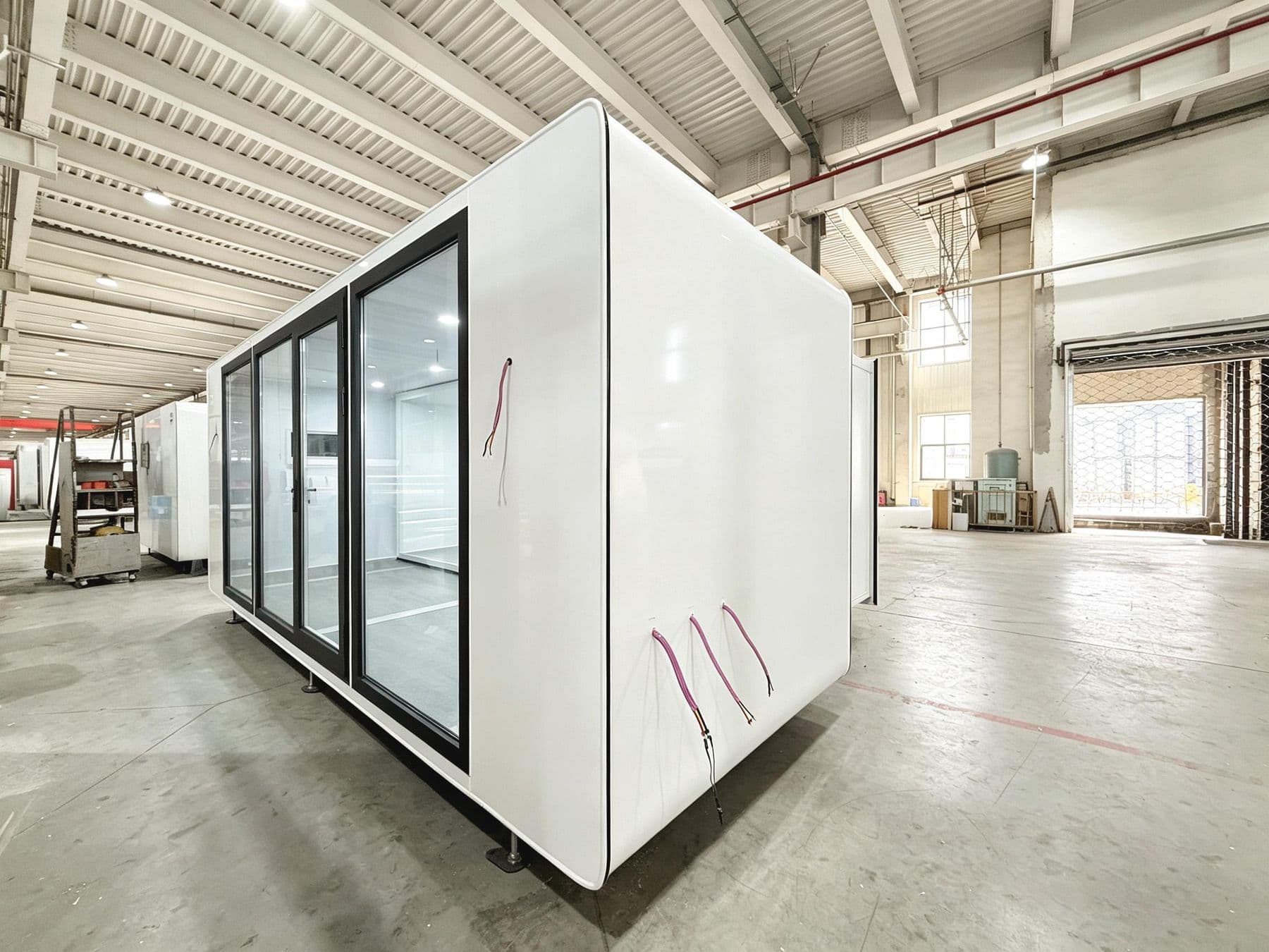 X3 Expandable glass wall with sliding panels